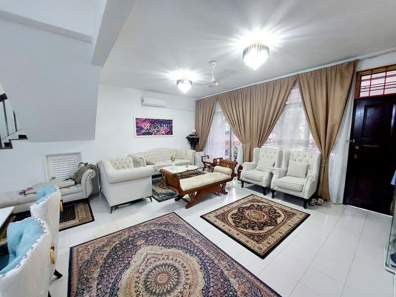 2-storey Terraced House for Sale in Taman Puncak Jalil (Seri Kembangan) - Ilman Nahri - Living Room - PropertyGuru.com.my