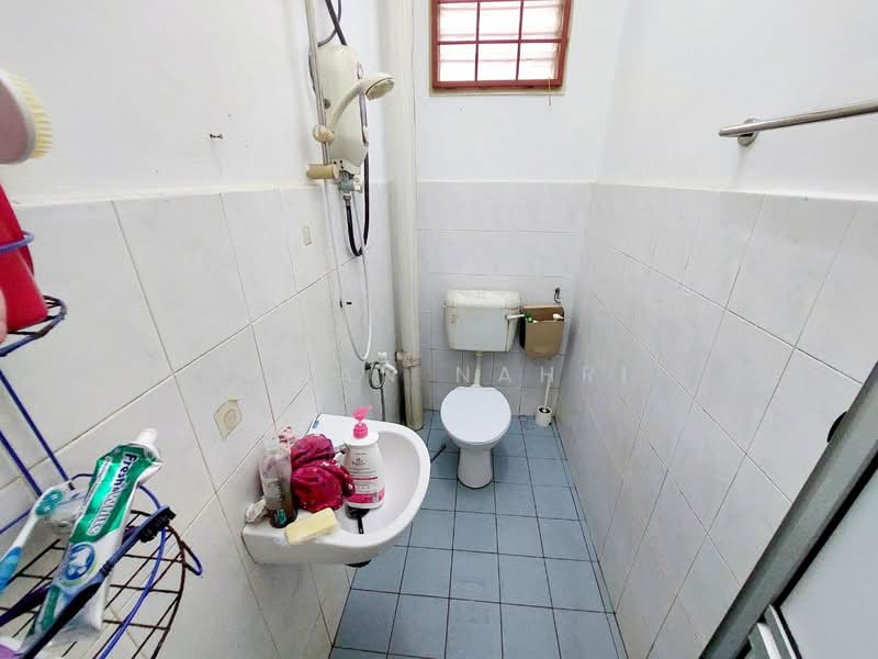 2-storey Terraced House for Sale in Taman Puncak Jalil (Seri Kembangan) - Ilman Nahri - Bathroom - PropertyGuru.com.my
