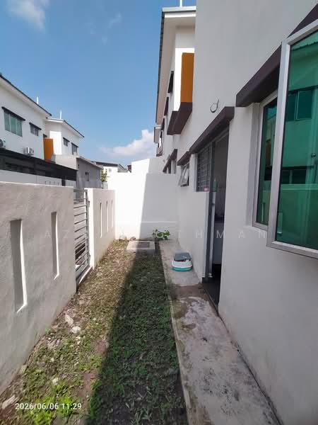 Rumah Teres 2 Tingkat untuk Dijual di Lukut (Negeri Sembilan) - Azrul Othman - Exterior - PropertyGuru.com.my