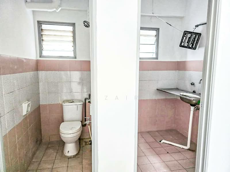 Kondominium untuk Dijual di Pandan Heights Condominium - M.J Zairin - Bathroom - PropertyGuru.com.my