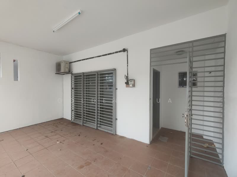 2-storey Terraced House for Sale in Rawang (Selangor) - Golden Chua - Entrance - PropertyGuru.com.my