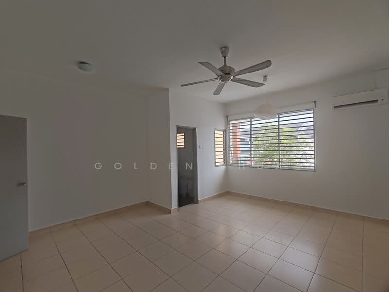 2-storey Terraced House for Sale in Rawang (Selangor) - Golden Chua - Living Room - PropertyGuru.com.my