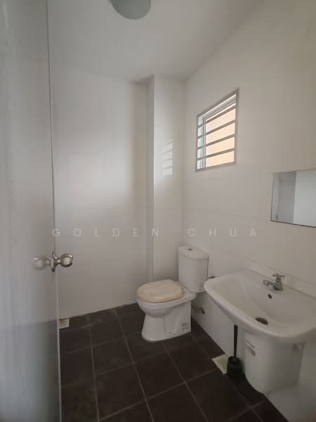 2-storey Terraced House for Sale in Rawang (Selangor) - Golden Chua - Bathroom - PropertyGuru.com.my