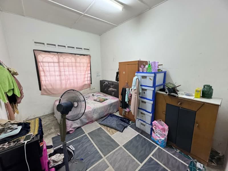 Rumah Teres 1 Tingkat untuk Dijual di Kota Masai (Pasir Gudang) - Sze Lee - Bedroom - PropertyGuru.com.my