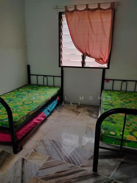 Rumah Flat untuk Dijual di Flat PKNS Section 7 - Danial Mohd Zaki - Bedroom - PropertyGuru.com.my