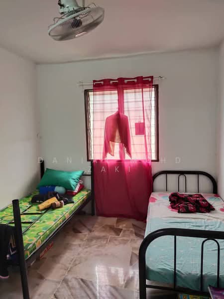 Rumah Flat untuk Dijual di Flat PKNS Section 7 - Danial Mohd Zaki - Bedroom - PropertyGuru.com.my