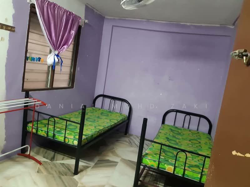 Rumah Flat untuk Dijual di Flat PKNS Section 7 - Danial Mohd Zaki - Bedroom - PropertyGuru.com.my