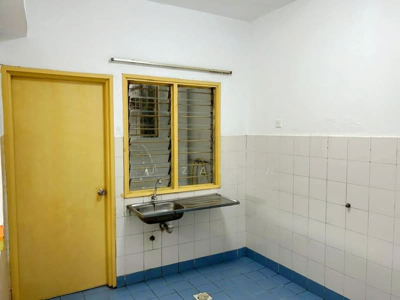 Pangsapuri untuk Dijual di Melur Apartment - M.J Zairin - Kitchen - PropertyGuru.com.my