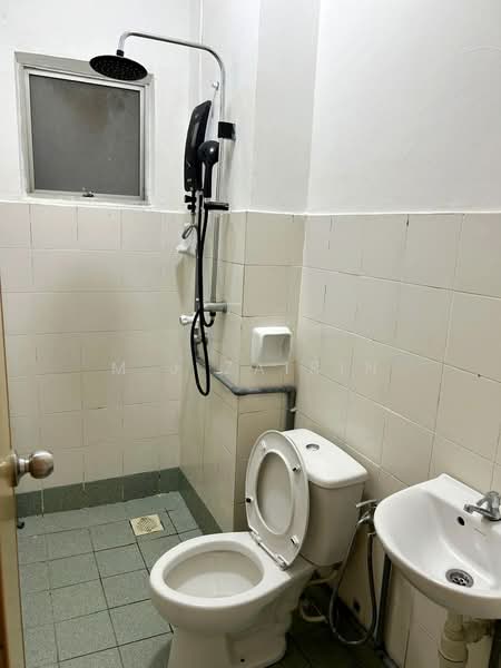 Pangsapuri untuk Dijual di Melur Apartment - M.J Zairin - Bathroom - PropertyGuru.com.my