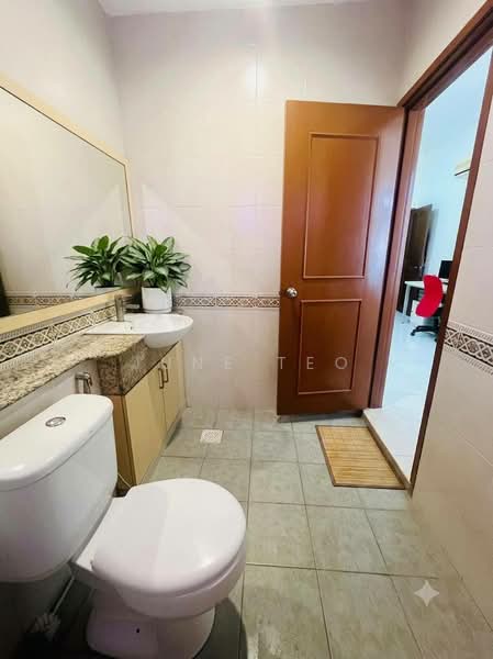 1.5-storey Terraced House for Rent in Taman Molek (Johor Bahru) - June Teo - Bathroom - PropertyGuru.com.my
