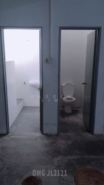 Shop for Rent in Klang (Selangor) - Cassey Lim - Bathroom - PropertyGuru.com.my