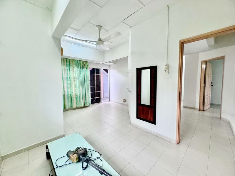 Rumah Teres 3 Tingkat untuk Dijual di Taman Tampoi Utama (Johor Bahru) - Sze Lee - Living Room - PropertyGuru.com.my