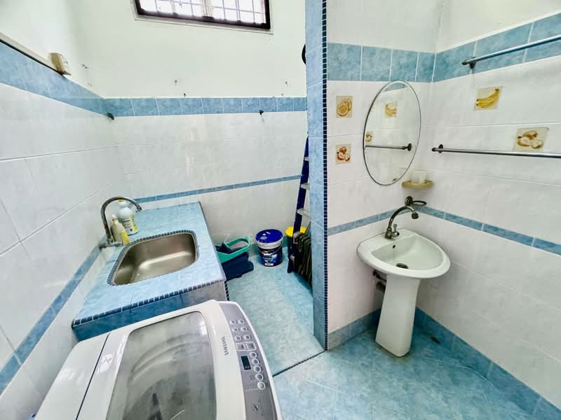 Rumah Teres 3 Tingkat untuk Dijual di Taman Tampoi Utama (Johor Bahru) - Sze Lee - Bathroom - PropertyGuru.com.my