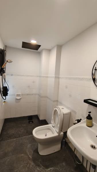 Condominium for Rent at Petaling Indah Condominiums - Bobby Lee - Bathroom - PropertyGuru.com.my