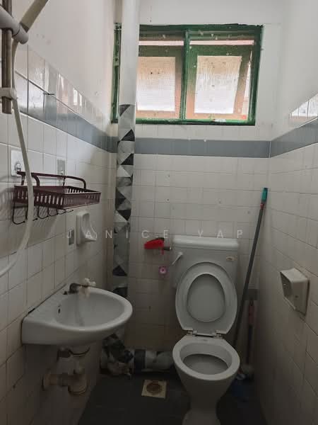 Pangsapuri untuk Dijual di Tulip Apartment - Janice Yap - Bathroom - PropertyGuru.com.my