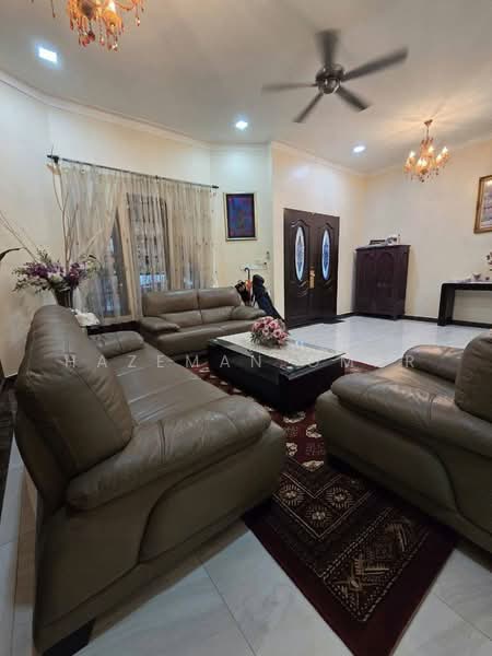2-storey Terraced House for Sale in Bukit Jelutong (Shah Alam) - Hazeman Omar - Living Room - PropertyGuru.com.my