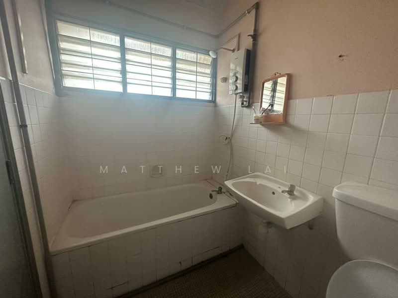 2-storey Terraced House for Sale in Taman Cuepacs (Cheras) - Matthew Lai - Bathroom - PropertyGuru.com.my