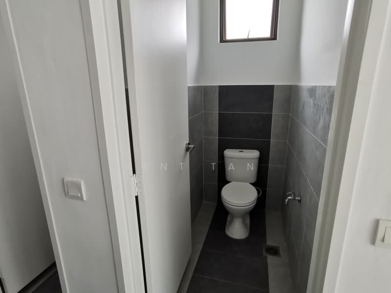 Kedai / Pejabat untuk Dijual di Taman Kota Masai (Pasir Gudang) - Kent Tan - Bathroom - PropertyGuru.com.my