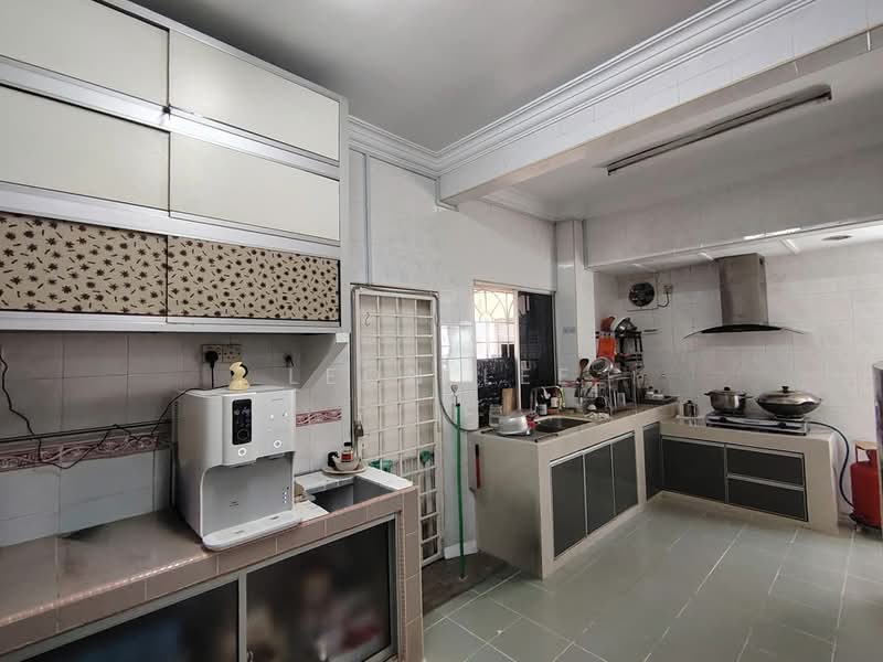 2-storey Terraced House for Sale in Taman Wawasan (Puchong) - Leon Lee - Kitchen - PropertyGuru.com.my