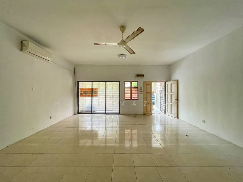 2-storey Terraced House for Sale in Bandar Nusaputra (Puchong) - Halim Mazlan - Living Room - PropertyGuru.com.my