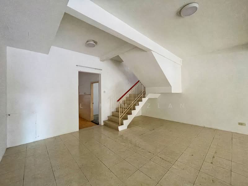 2-storey Terraced House for Sale in Bandar Nusaputra (Puchong) - Halim Mazlan - Living Room - PropertyGuru.com.my