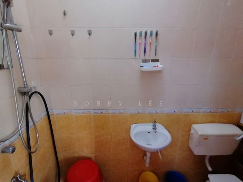Rumah Teres 2 Tingkat untuk Dijual di Taman Sri Rampai (Wangsa Maju) - Bobby Lee - Bathroom - PropertyGuru.com.my