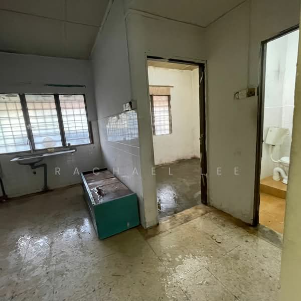 1-storey Terraced House for Sale in Taman Sentosa (Klang) - Rachael Lee - Kitchen - PropertyGuru.com.my