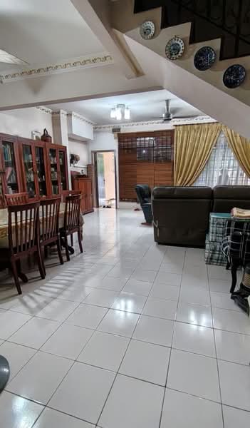 2-storey Terraced House for Sale in Taman Puncak Jalil (Seri Kembangan) - Ilman Nahri - Living Room - PropertyGuru.com.my
