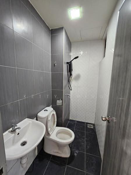 Condominium for Rent at 228 Kondominium - Ketty Ching - Bathroom - PropertyGuru.com.my