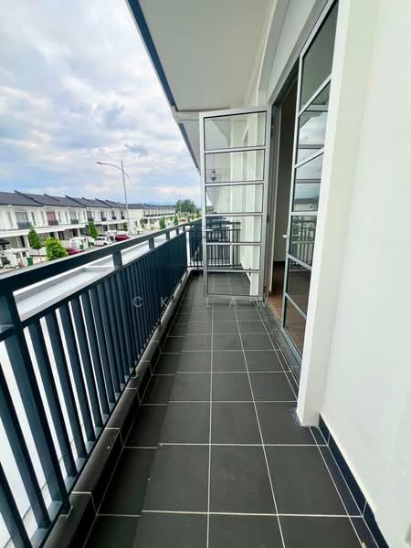 Rumah Teres 2-Tingkat untuk Disewa di Eco Majestic (Semenyih) - CK Law - Balcony - PropertyGuru.com.my
