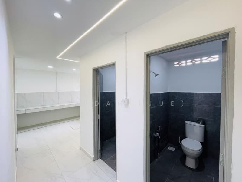 1-storey Terraced House for Sale in Klang (Selangor) - JUMIDAH (JUE) - Bathroom - PropertyGuru.com.my
