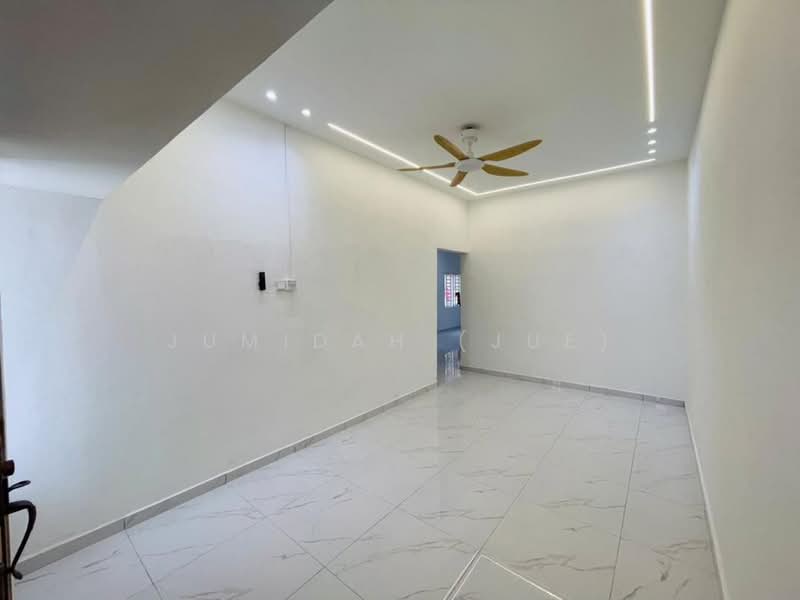 1-storey Terraced House for Sale in Klang (Selangor) - JUMIDAH (JUE) - Living Room - PropertyGuru.com.my