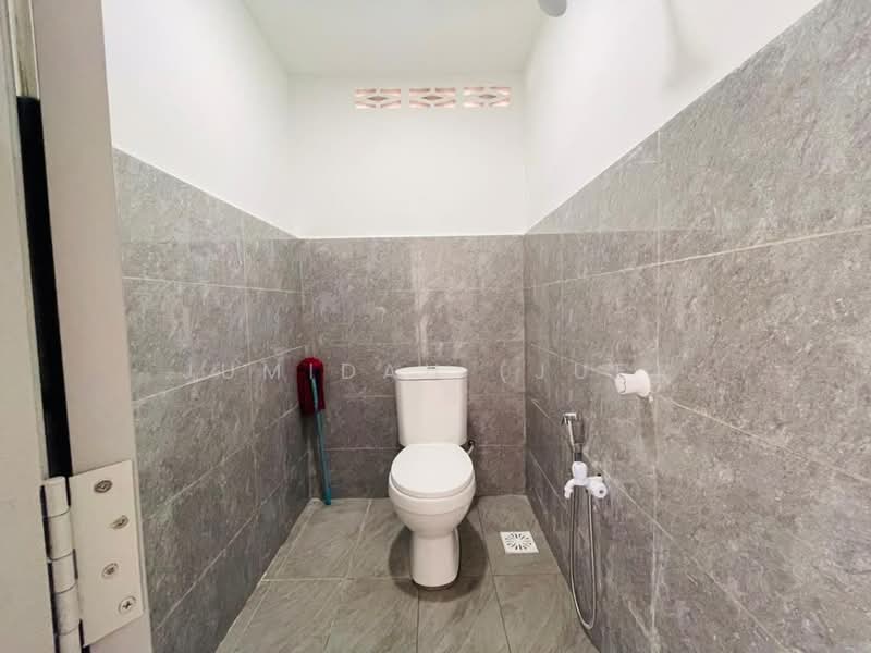 1-storey Terraced House for Sale in Klang (Selangor) - JUMIDAH (JUE) - Bathroom - PropertyGuru.com.my
