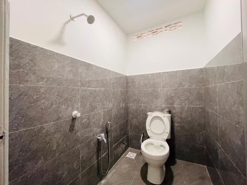 1-storey Terraced House for Sale in Klang (Selangor) - JUMIDAH (JUE) - Bathroom - PropertyGuru.com.my