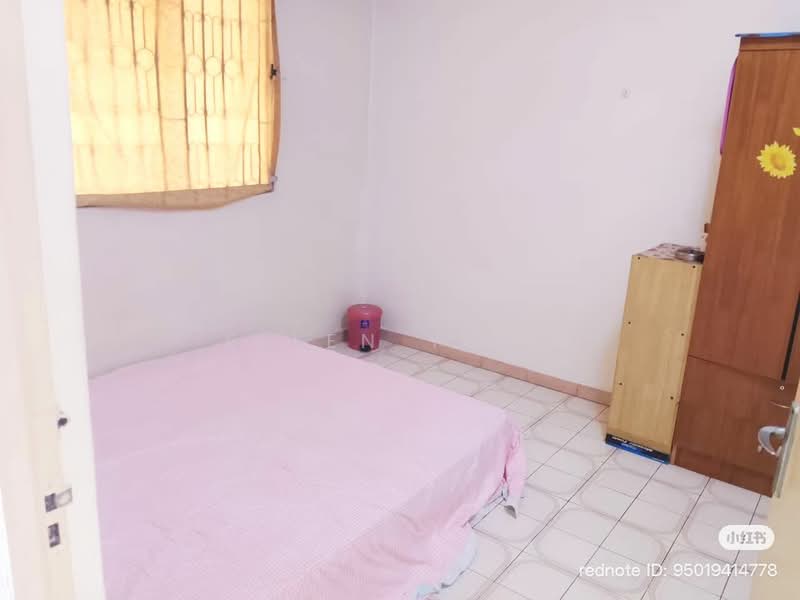 Flat for Sale at Flat Taman Ungku Tun Aminah - Ellen Yeap - Bedroom - PropertyGuru.com.my