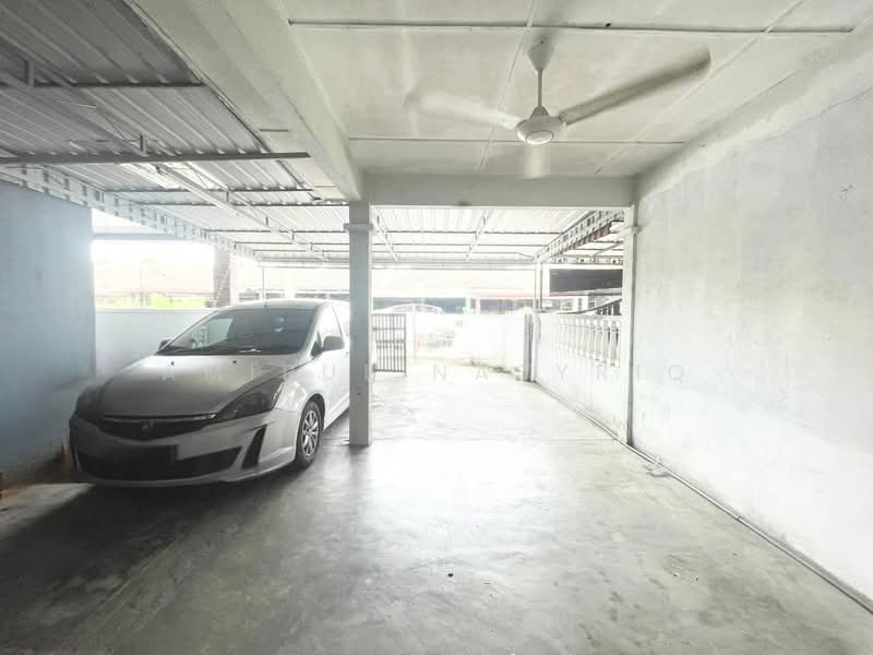 Rumah Teres 1 Tingkat untuk Dijual di Klang (Selangor) - Amirul Nasyriq - Car Park - PropertyGuru.com.my