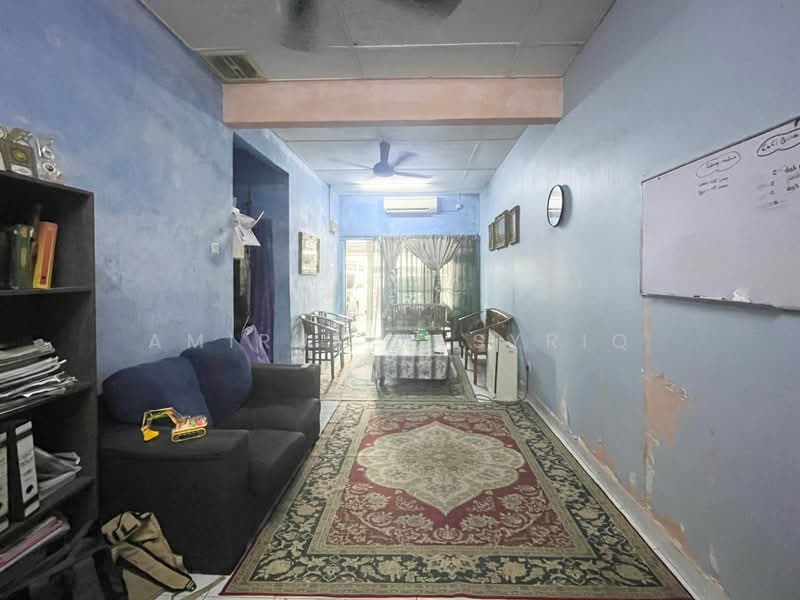 Rumah Teres 1 Tingkat untuk Dijual di Klang (Selangor) - Amirul Nasyriq - Living Room - PropertyGuru.com.my