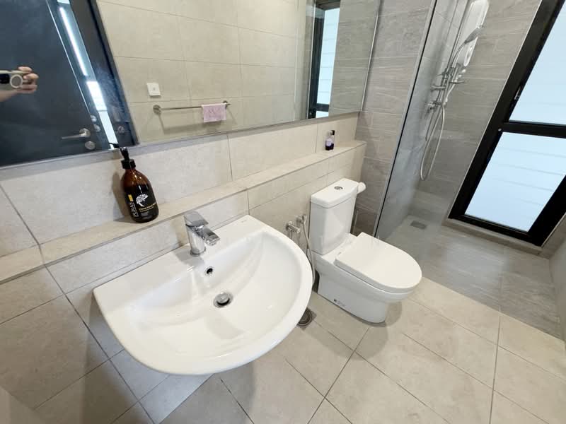 Servis Apartment untuk Disewa di Atwater : Service Residences - Swiss Tan - Bathroom - PropertyGuru.com.my