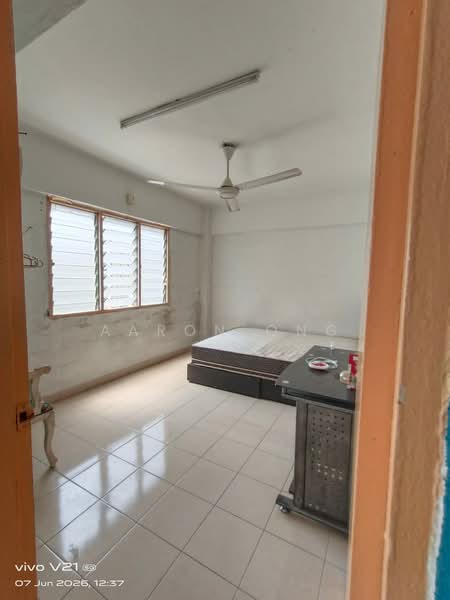 Rumah Flat untuk Disewa di Danau Kota Flat - Aaron Ong - Bedroom - PropertyGuru.com.my