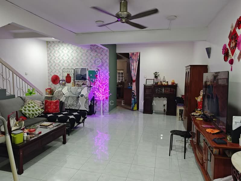Rumah Teres 2 Tingkat untuk Dijual di Taman Putra (Ampang) - Janice Yap - Living Room - PropertyGuru.com.my