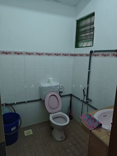 Rumah Teres 2 Tingkat untuk Dijual di Taman Putra (Ampang) - Janice Yap - Bathroom - PropertyGuru.com.my