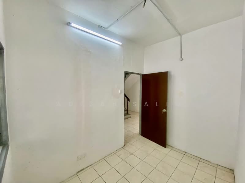 2-storey Terraced House for Sale in Taman Lestari Putra (Seri Kembangan) - Adibah Salim - Interior - PropertyGuru.com.my