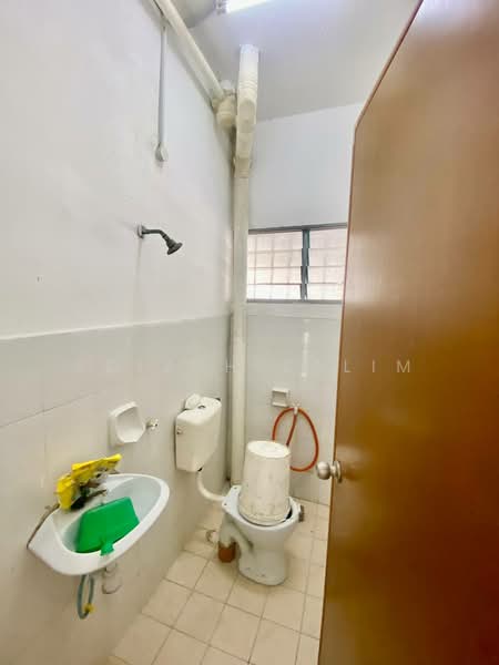 2-storey Terraced House for Sale in Taman Lestari Putra (Seri Kembangan) - Adibah Salim - Bathroom - PropertyGuru.com.my