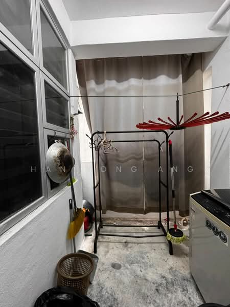 Pangsapuri untuk Dijual di Pangsapuri Pulai Mutiara 3 - Han Yong Ang - Balcony - PropertyGuru.com.my