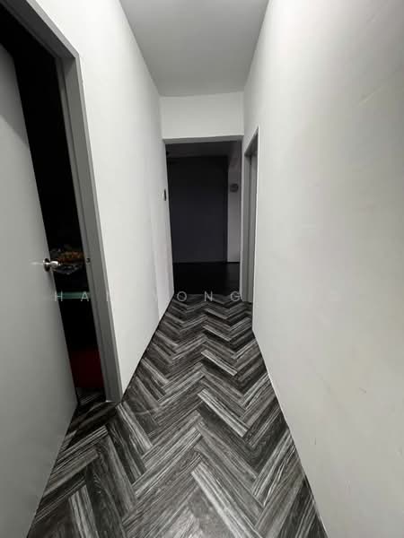 Pangsapuri untuk Dijual di Pangsapuri Pulai Mutiara 3 - Han Yong Ang - Corridor - PropertyGuru.com.my