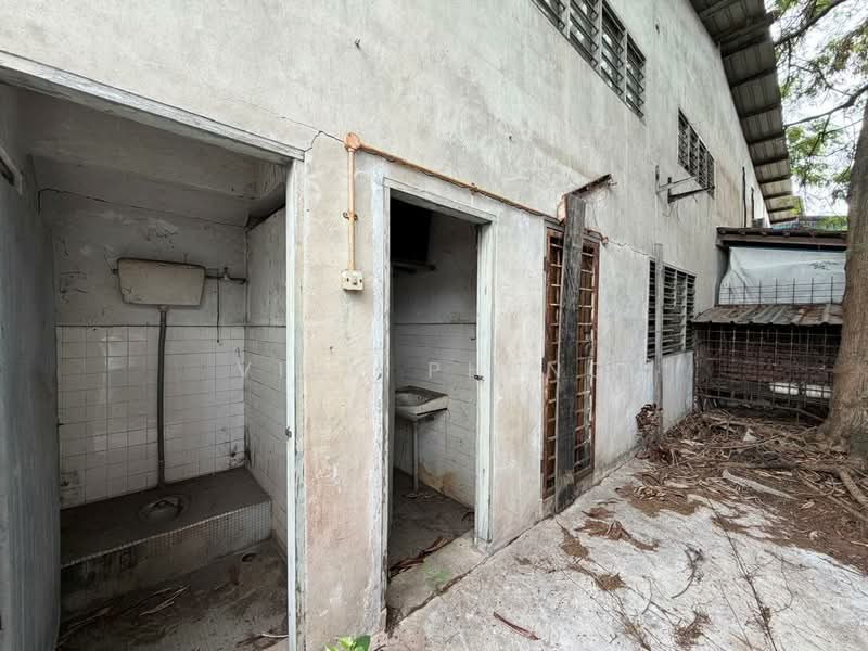Warehouse for Rent in Taman Malim Jaya (Bachang) - Vinc Pheng - Bathroom - PropertyGuru.com.my