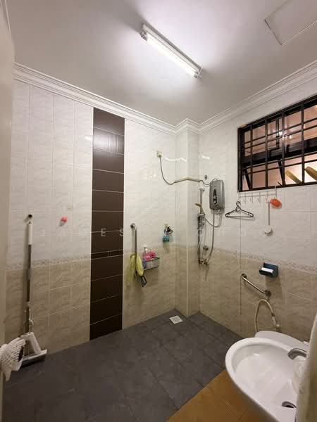 Rumah Teres 2 Tingkat untuk Dijual di Taman Molek (Johor Bahru) - Jameson Choo - Bathroom - PropertyGuru.com.my