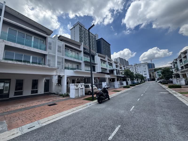 3-storey Terraced House for Sale in Taman Subang Mas (Subang Jaya) - Al Amin Daud - PropertyGuru.com.my