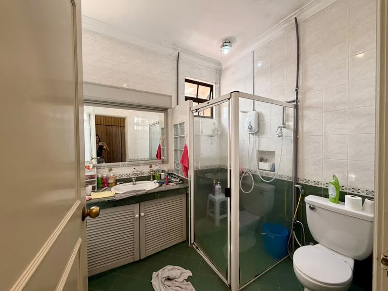 2-storey Terraced House for Rent in Taman Molek (Johor Bahru) - Jameson Choo - Bathroom - PropertyGuru.com.my