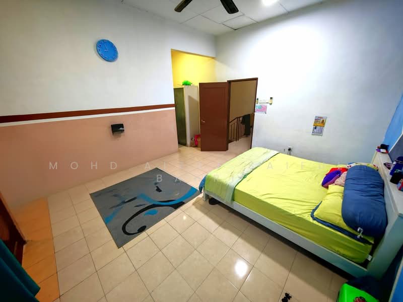 2-storey Terraced House for Sale in Kampung Jenderam Hilir (Dengkil) - Mohd Aizat Saiful Bahri - Bedroom - PropertyGuru.com.my